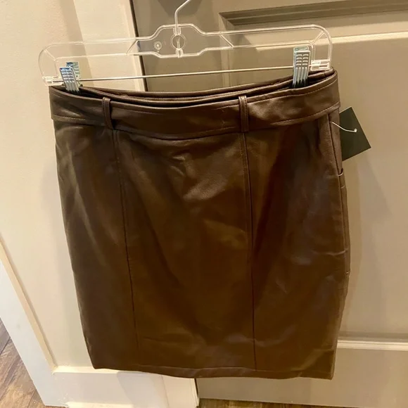 Bagatelle Chocolate Faux Leather straight 22" Skirt Lined Side Zip&Belt SZ 6 NWT - Picture 3 of 6